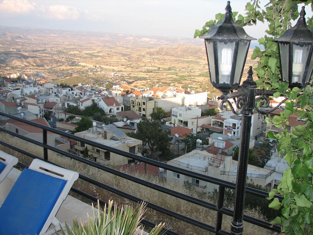 Hill View 3*